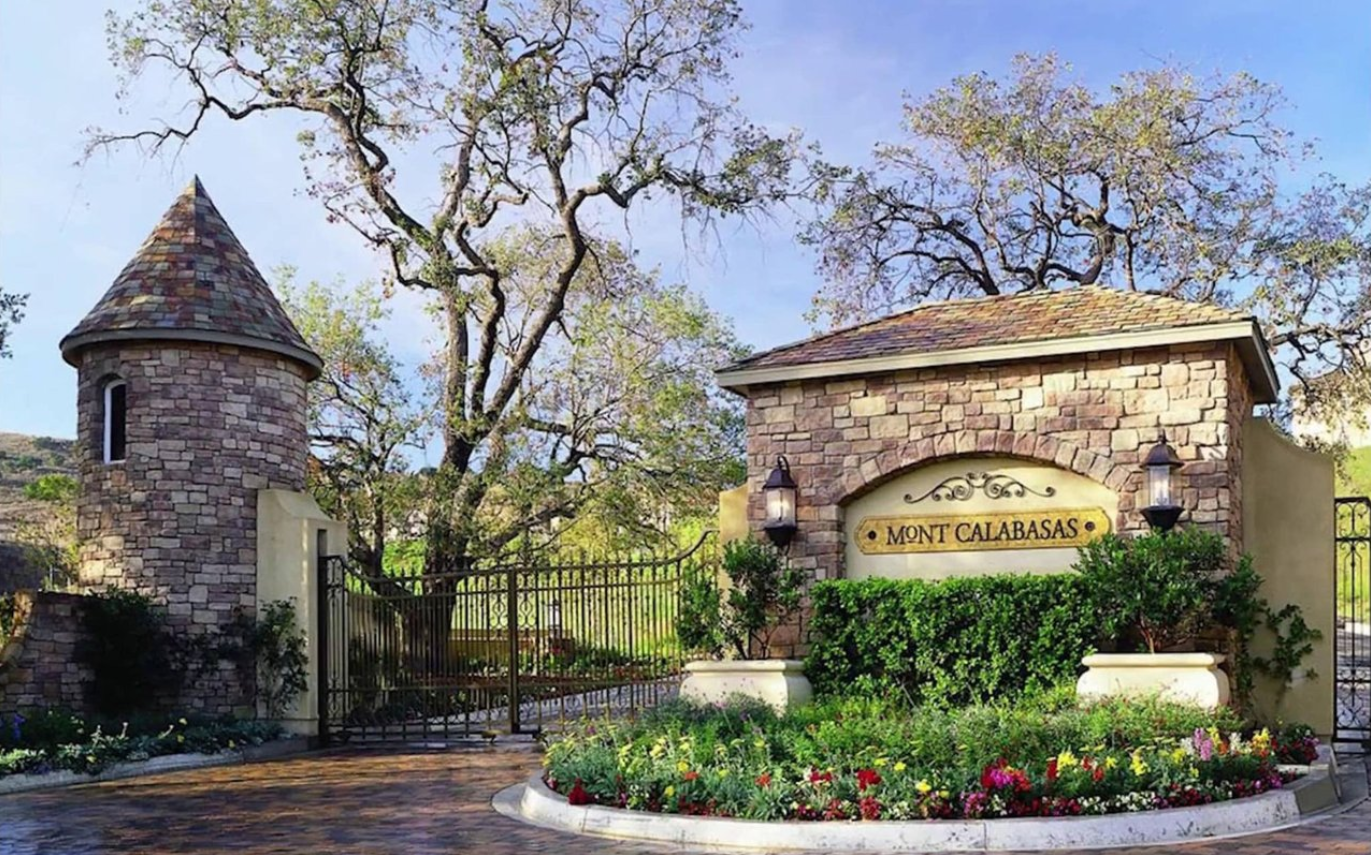 Mont Calabasas community